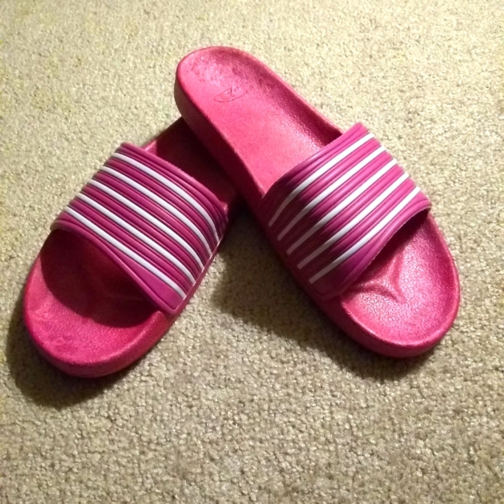 Pink gym slide sandals, size 8